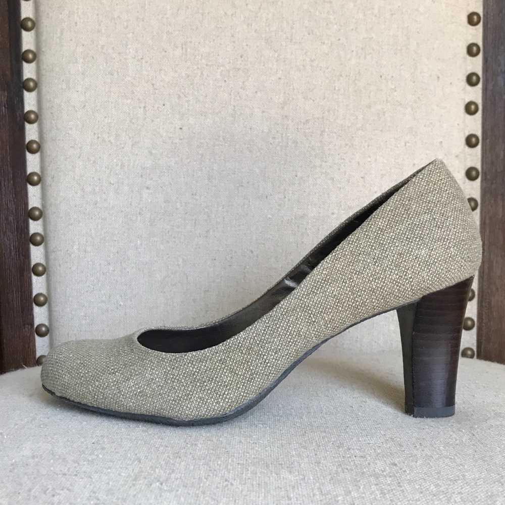 Liz Claiborne Pumps